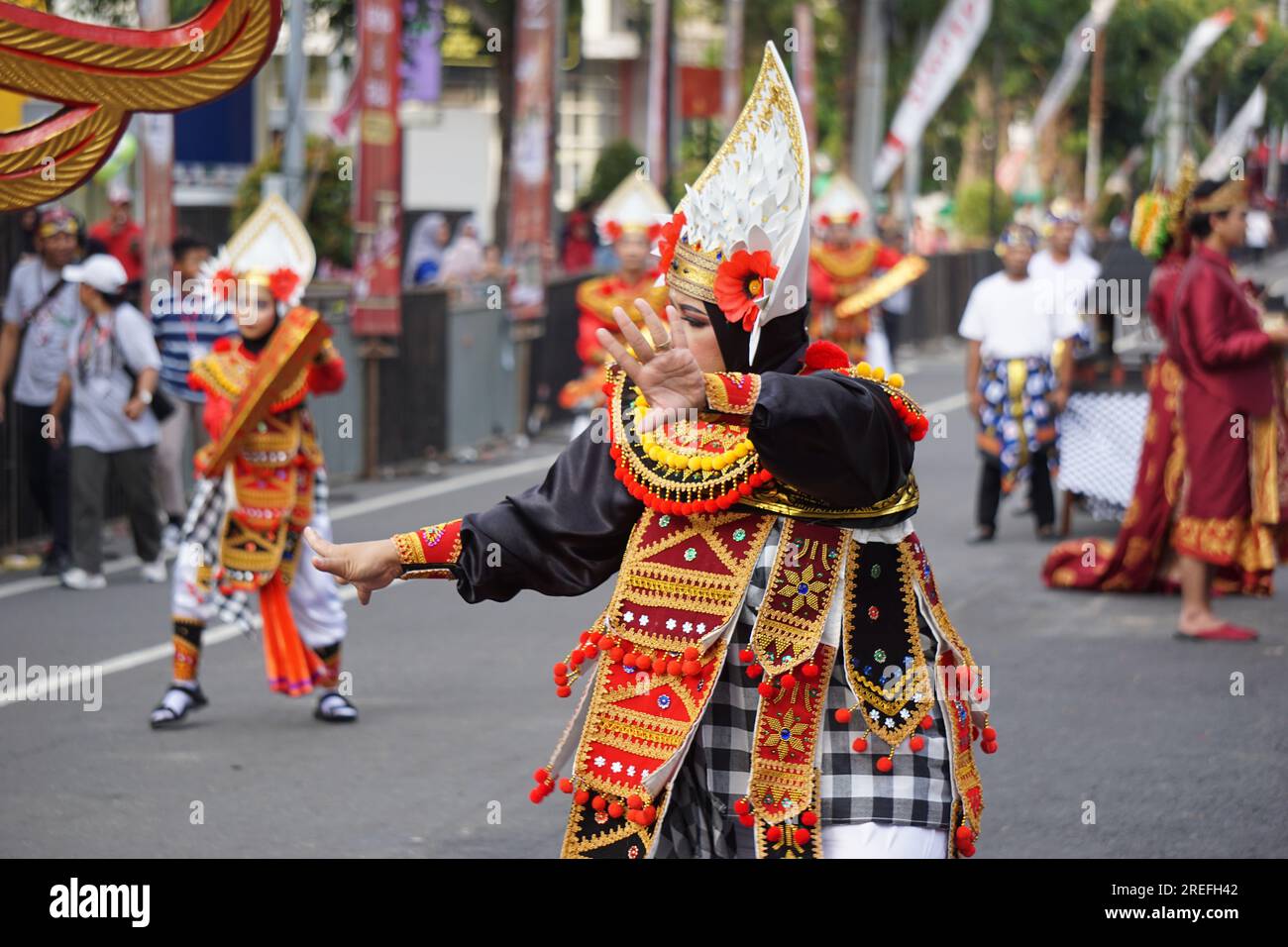 Baris Vatertanz aus Bali auf DEM BEN Carnival. Dieser Tanz ist ein heiliger Tanz, der das Böse abstößt Stockfoto