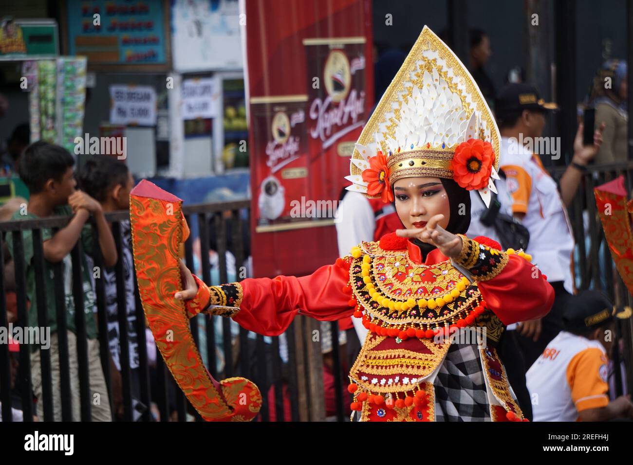 Baris Vatertanz aus Bali auf DEM BEN Carnival. Dieser Tanz ist ein heiliger Tanz, der das Böse abstößt Stockfoto