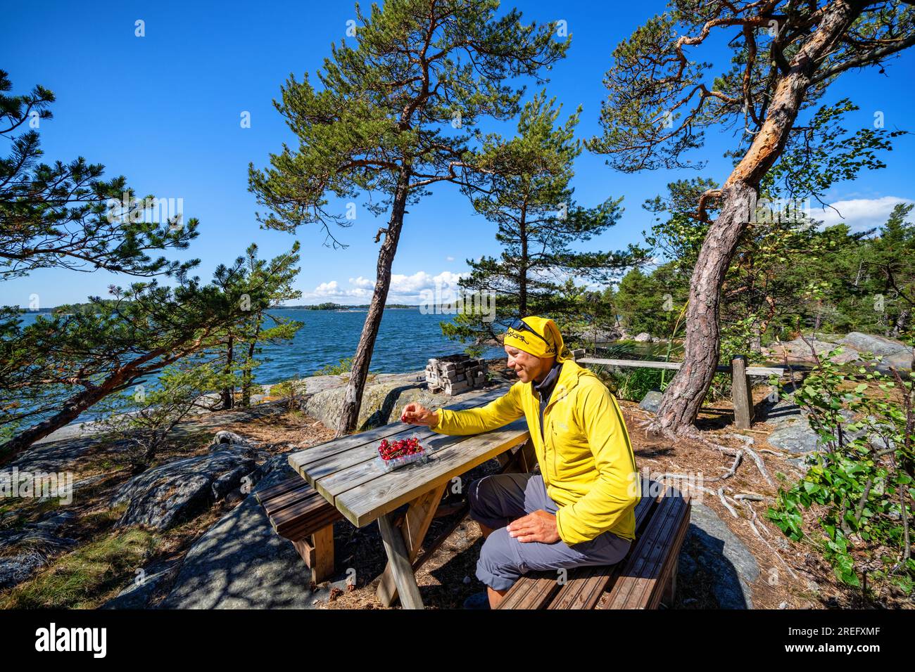 Ein Picknick auf der Insel Kalliosaari, Helsinki, Finnland Stockfoto