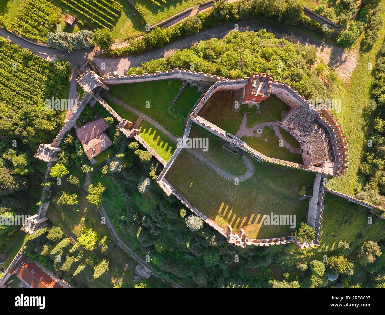 Der Name von Soaves Schloss ist "Castello di Soave". Diese mittelalterliche Festung wurde zum Symbol der Stadt und ist eine der wichtigsten Touristenattraktionen Stockfoto