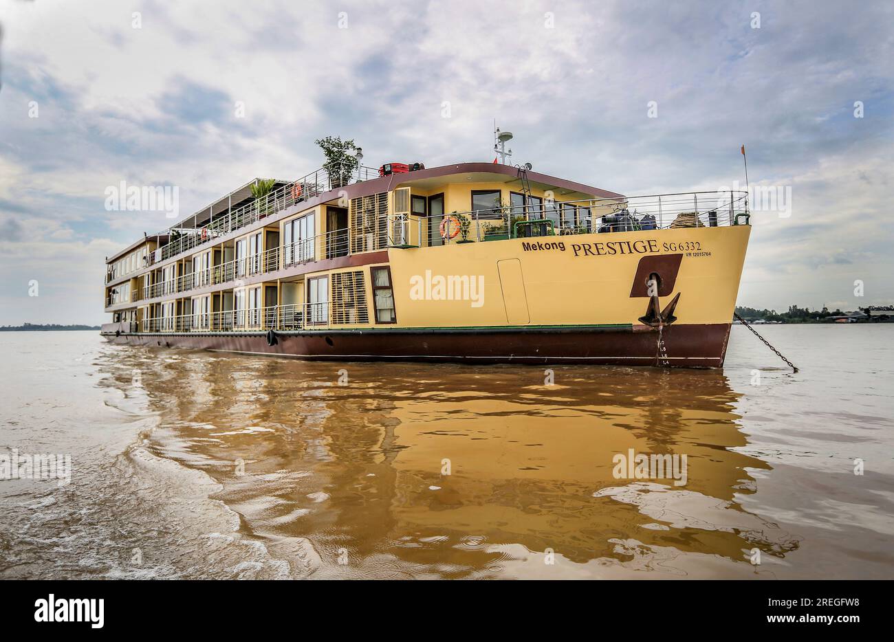 Das Kreuzfahrtschiff RV Mekong Prestige, französische Kreuzfahrten Rivages du Monde, Mekong Fluss ab Kambodscha (Tonle SAP See) & Vietnam (Mỹ Tho/Ho Chi Minh Delta) Stockfoto