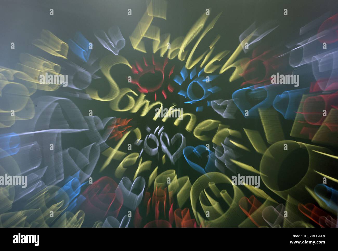 Kaufbeuren, Deutschland. 28. Juli 2023. „Endlich Sommerferien“ kann man an einer Tafel in einer Grund- und Mittelschule während der letzten Stunde vor den Sommerferien lesen. Kredit: Karl-Josef Hildenbrand/dpa/Alamy Live News Stockfoto