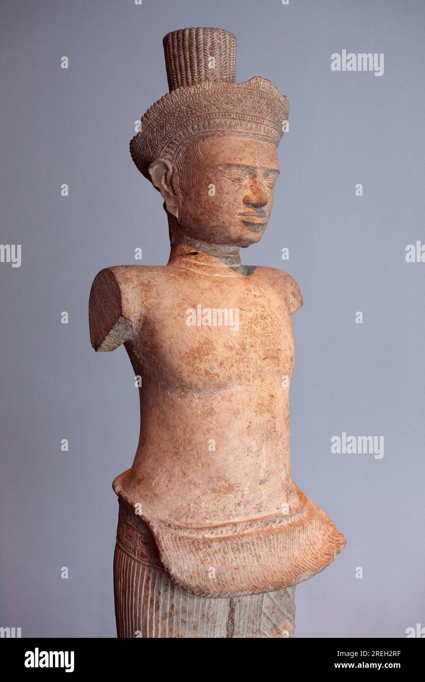 Vishnou. Statue de gres, vers 1100, style d'Angkor VAT , Cambodge, Debüt du 12e siecle; Musee des Arts Asiatiques de Nice (Frankreich). Stockfoto Vishnou. Statue de gres, vers 1100, style d'Angkor VAT , Cambodge, Debüt du 12e siecle; Musee des Arts Asiatiques de Nice (Frankreich). Stockfoto