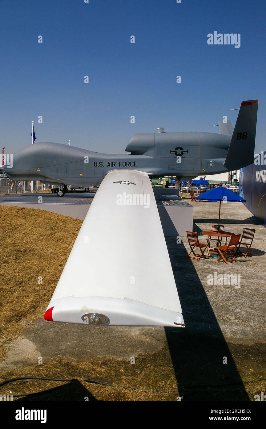 Northrop Grumman RQ-4 Global Hawk, UAV in großer Höhe, ferngesteuertes Überwachungsflugzeug auf der Farnborough International Airshow 2006 Stockfoto