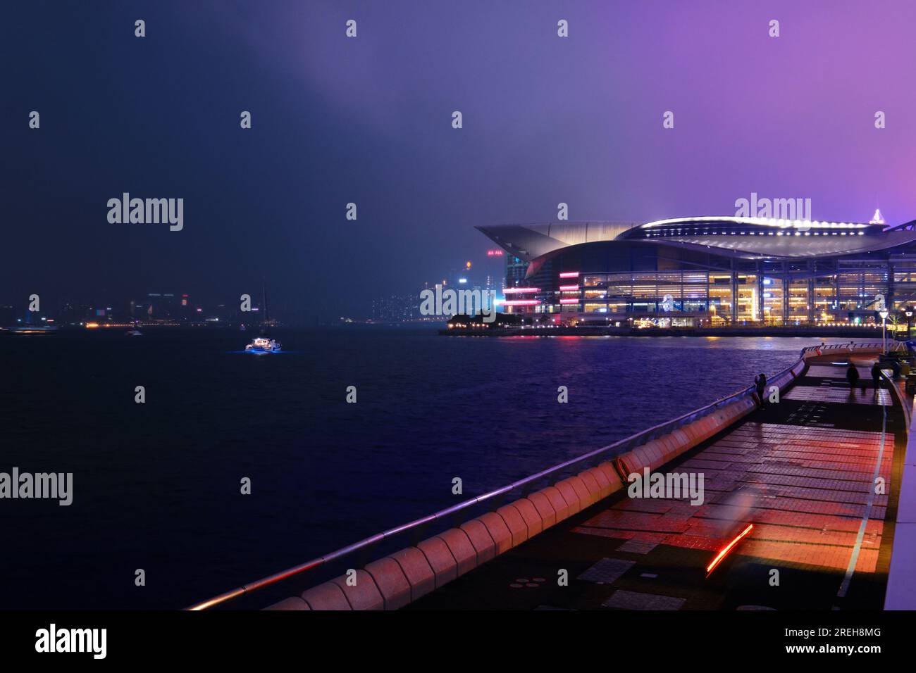 Hongkong, China - 24. April 2023: Blick auf das Hong Kong Convention and Exhibition Centre Stockfoto
