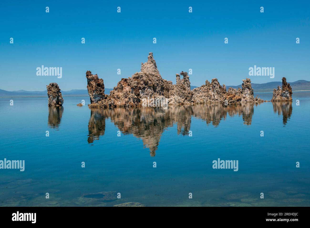 Die South Tufas und Navy Beach Felsformationen am Mono Lake sind ziemlich ungewöhnlich und ein großartiger Zwischenstopp in der östlichen Sierra von Kalifornien. Stockfoto