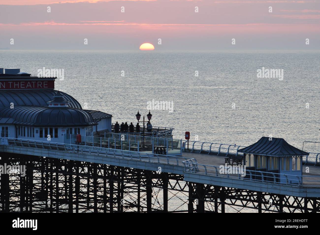 Midsummer Sunrise at Cromer, 21. Juni 2023, Norfolk, England Stockfoto