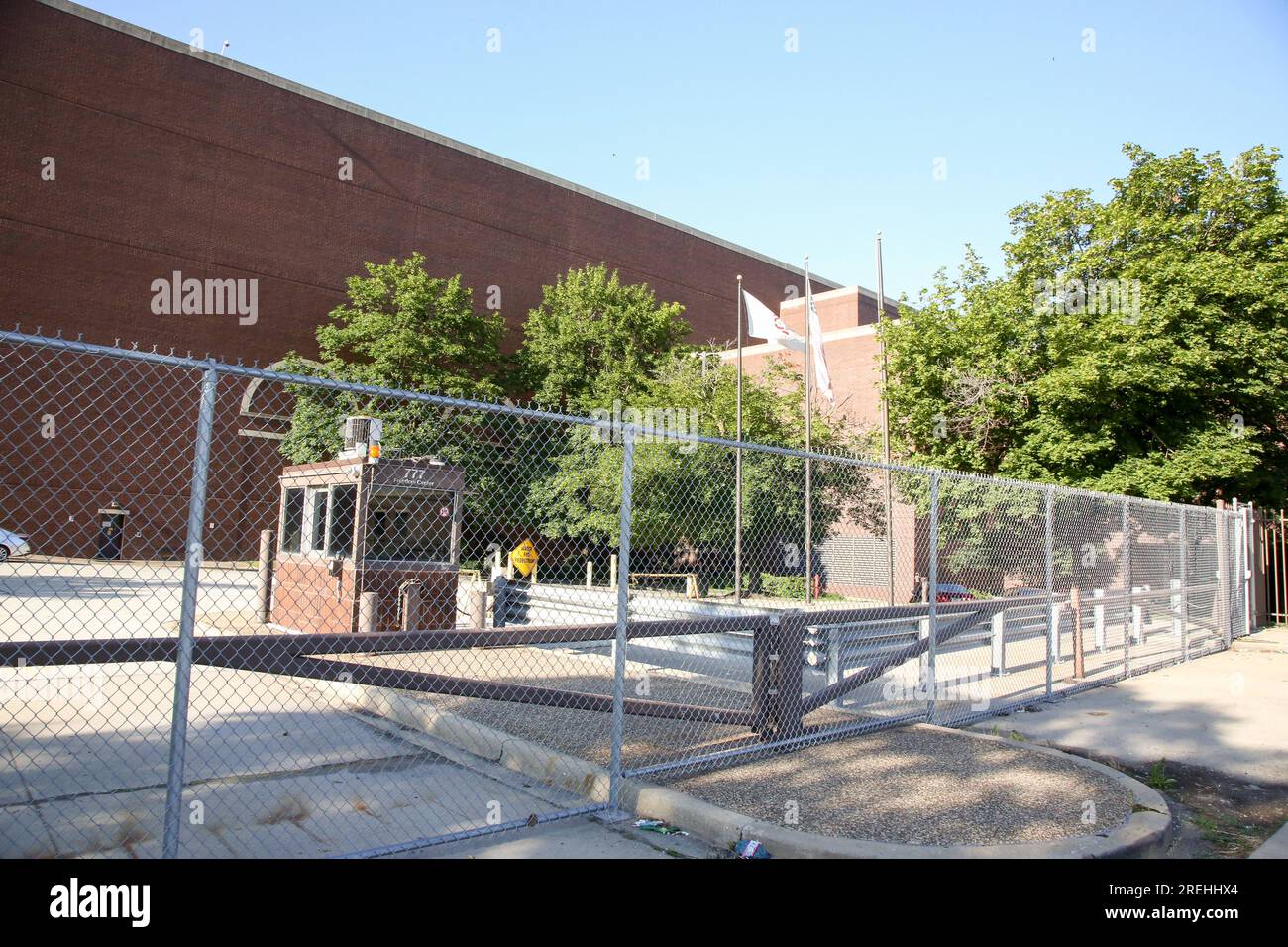 Der Standort der ehemaligen Druckerei des Chicago Tribune Freedom Center steht leer, wo am 27. Juli 2023 in River West, Chicago, ein BallyÕs Chicago Casino gebaut wird. BallyÕs wurde der Vermieter von TribuneÕs, als es das 30 Hektar große Grundstück für $200 Millionen Dollar kaufte und nach Genehmigung durch das Rathaus von ChicagoÕs eine Verkaufsleaseback auf das Grundstück vergab. Das Kasino wird voraussichtlich 2026 eröffnet. (Fotos von: Alexandra Buxbaum/Sips USA) Guthaben: SIPA USA/Alamy Live News Stockfoto