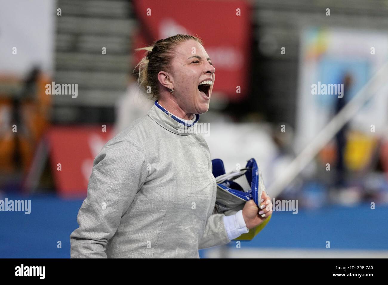 FILE - Olga Kharlan of Ukraine reacts after defeating Cyrielle Rioux of France during the women's FIE fencing sabre grand prix competition in Seoul, South Korea, Saturday, April 29, 2023. Ukraine has signaled it will no longer bar its athletes from competing against Russians who are taking part in sporting events as “neutral athletes." That would be a significant easing of its boycott policy a year before the Paris Olympics. (AP Photo/Lee Jin-man, File) Stockfoto