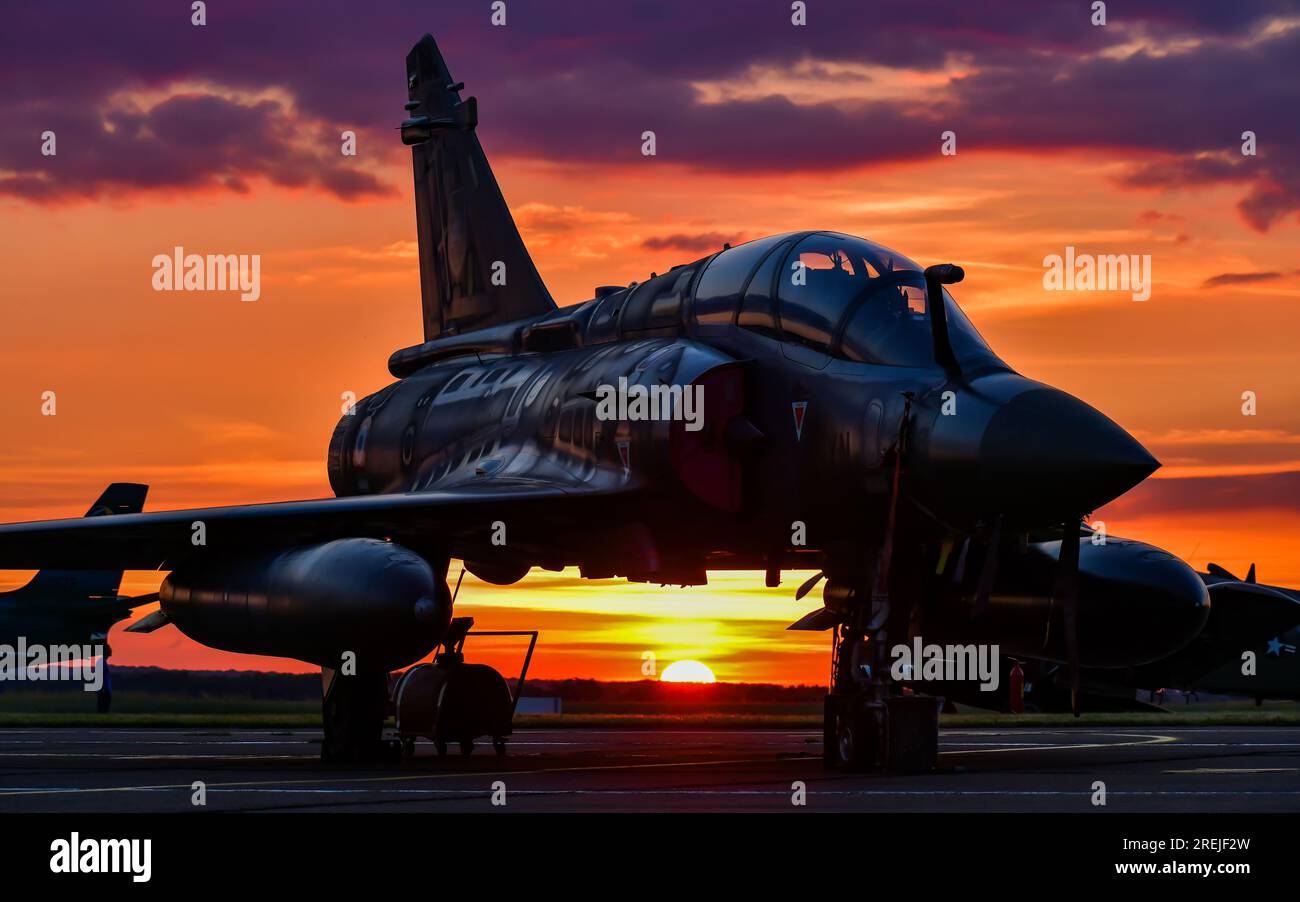 Mirage 2000 Sonnenuntergang in Saint-Yan LFLN Stockfoto