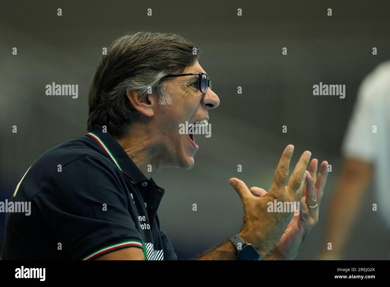 Italy head coach Carlo Silipo reacts during the women's water polo bronze medal match between Italy and Australia at the World Swimming Championships in Fukuoka, Japan, Friday, July 28, 2023. (AP Photo/Lee Jin-man) Stockfoto