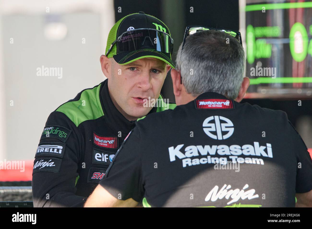 05.06.2023. Montmelo, Spanien, Jonathan Rea plaudert außerhalb der kawasaki-Gastfreundschaft auf der catalunya GP 2023 Stockfoto