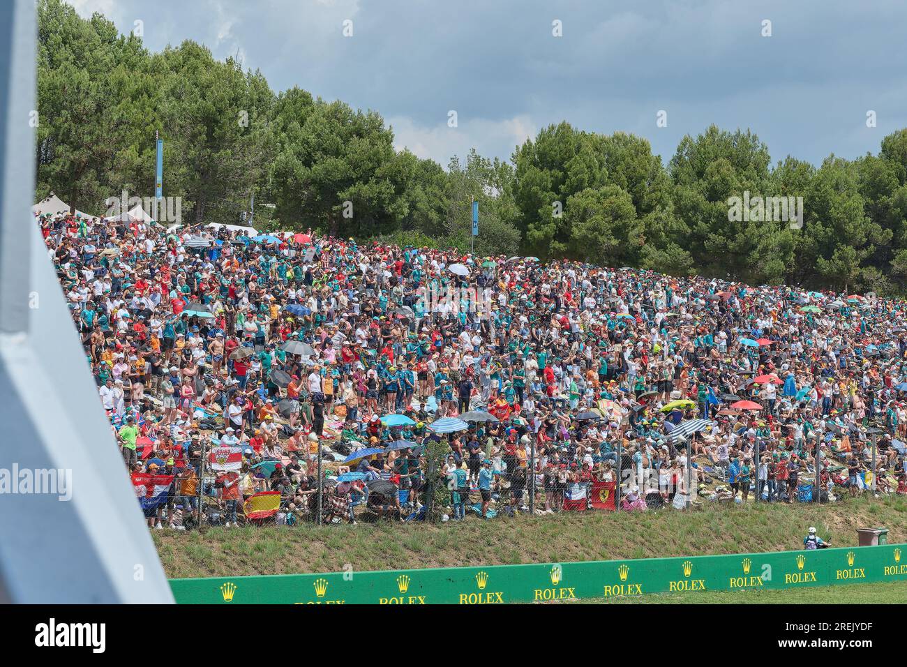 04.06.2023. Montmeló, Spanien, Pelouse war vor dem Start des Formel-1-Rennens auf der spanischen GP 2023 überfüllt. Stockfoto