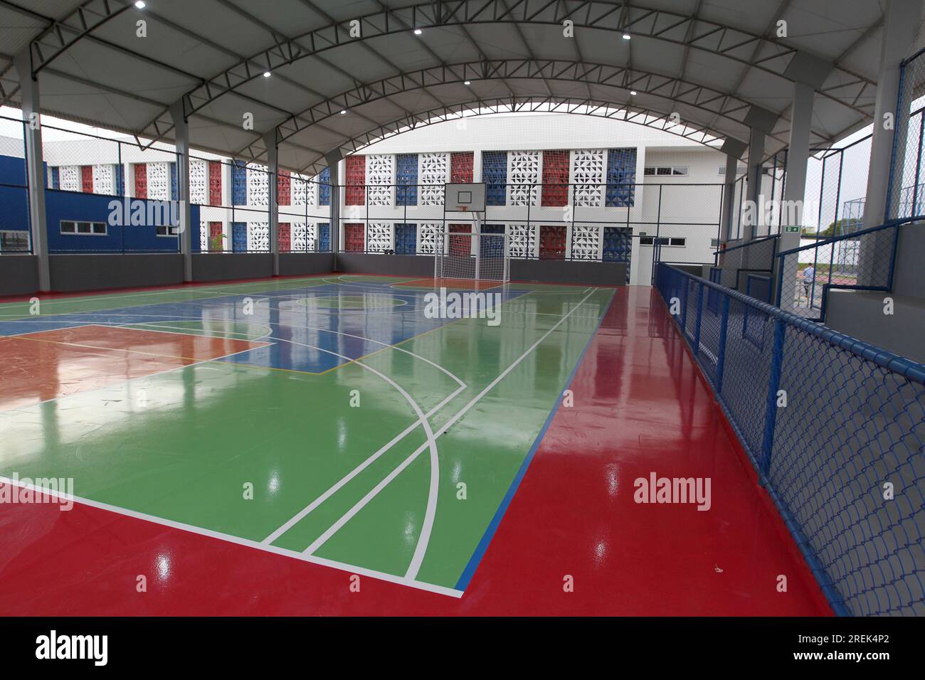 Boninal, bahia, brasilien - 29. april 2023: Blick auf einen Sportplatz in einer staatlichen Vollzeit-Schule in der Stadt Boninal. Stockfoto