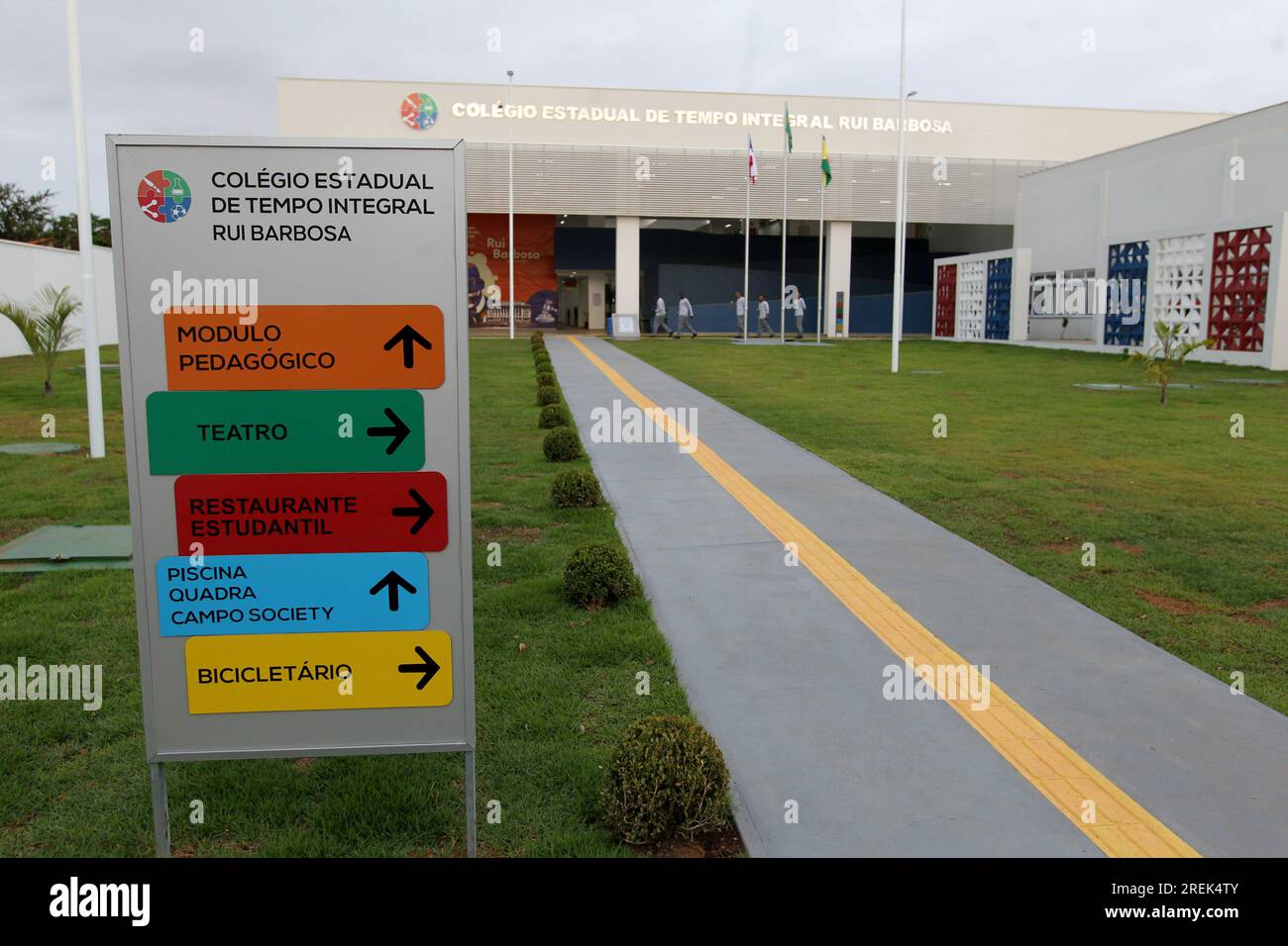 Boninal, bahia, brasilien - 29. april 2023: Blick auf eine staatliche Vollzeitschule in der Stadt Boninal. Stockfoto