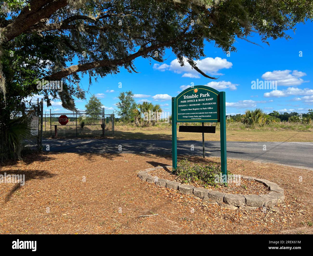 Mount Dora, Florida, USA - 30. März 2023: Ein Schild für den Trimble Park in Mount Dora, Florida. Stockfoto