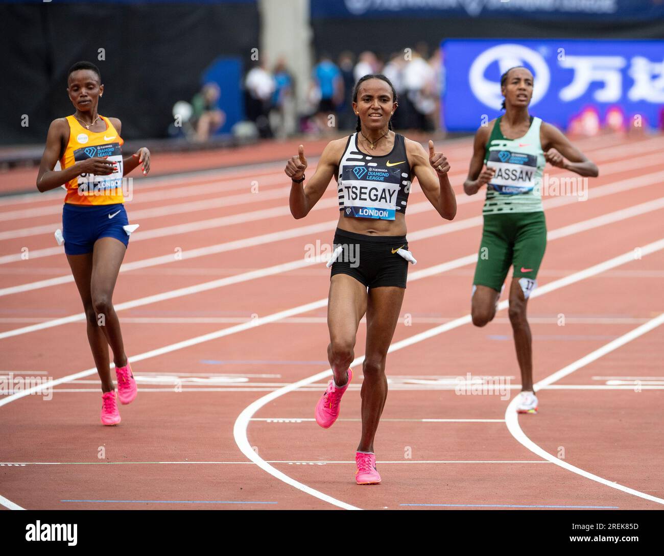 Beatrice Chebet aus Kenia, Gudaf Tsegay aus Äthiopien und Sifan Hassan aus den Niederlanden, die an der 5000m für Frauen im Wanda Diamond League Lond teilnehmen Stockfoto