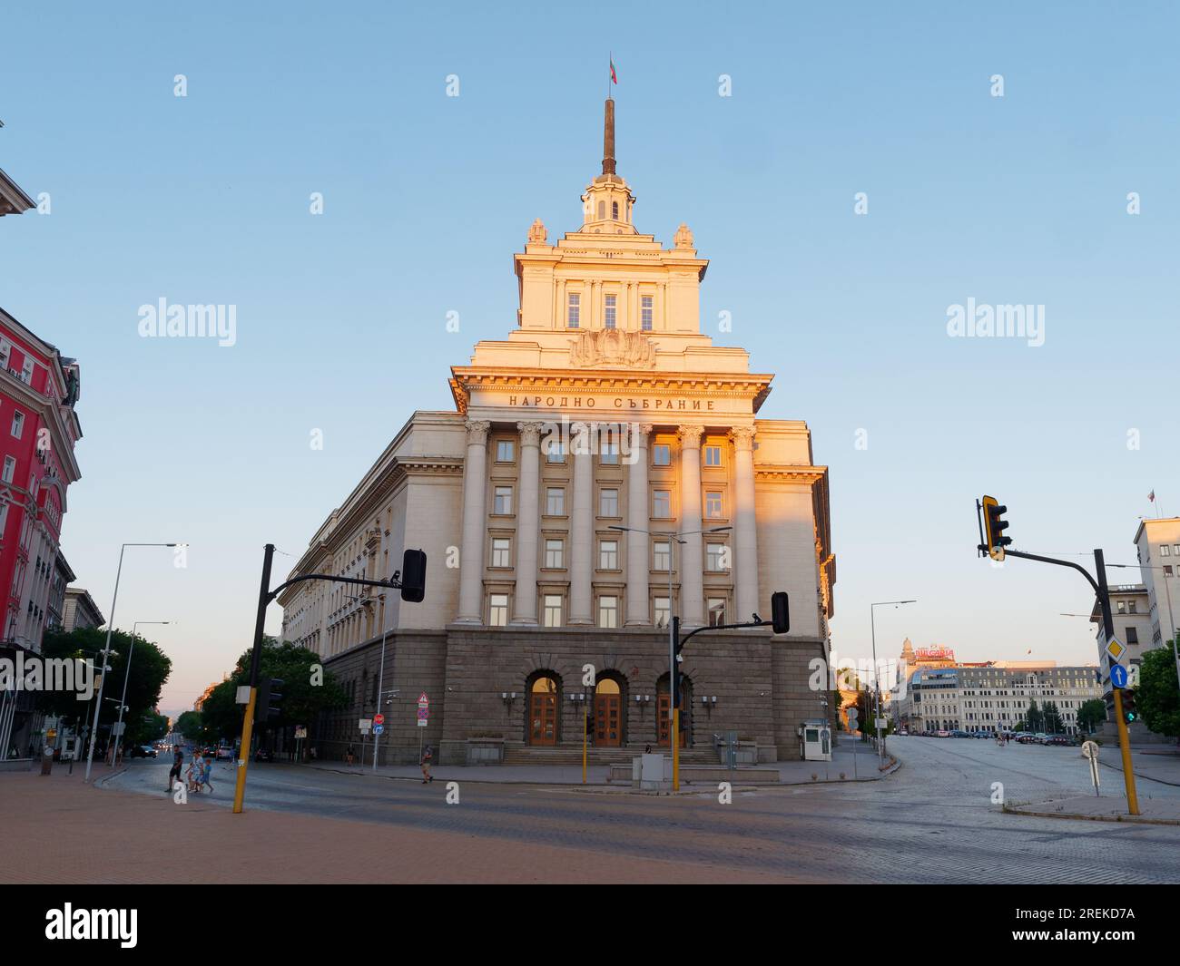 Das Parteihaus, ehemaliges Hauptquartier der Kommunistischen Partei Bulgariens und Teil des Largo-Stalinistischen Reiches. Sofia, Bulgarien. Juli 2023. Stockfoto