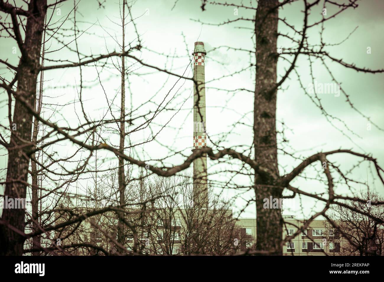 Typischer Schornstein aus ostberlin im Winter Stockfoto