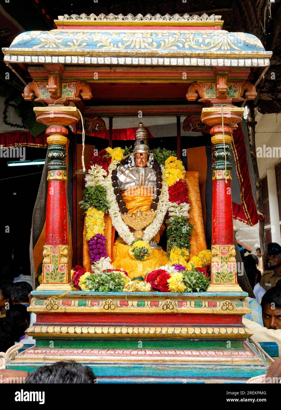Dekorierter Shivanadiar auf Palanquin während des Vinayak Chaturthi Ganesh Chaturthi Festivals im Sri Karpaga Vinayakar Tempel in Pillaiyarpatti in der Nähe Stockfoto
