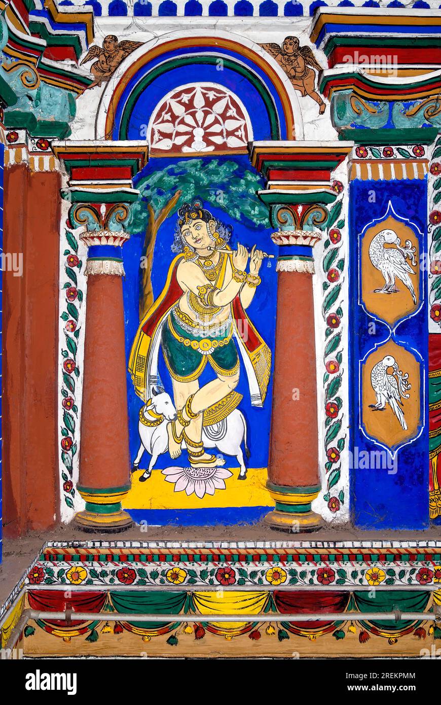 Venugopala, Kirschna, bemalte Bauwerke im Sri Karpaga Vinayakar Tempel Nagara Viduthi Hühnerwand in Pillaiyarpatti, Tamil Nadu, Südindien Stockfoto