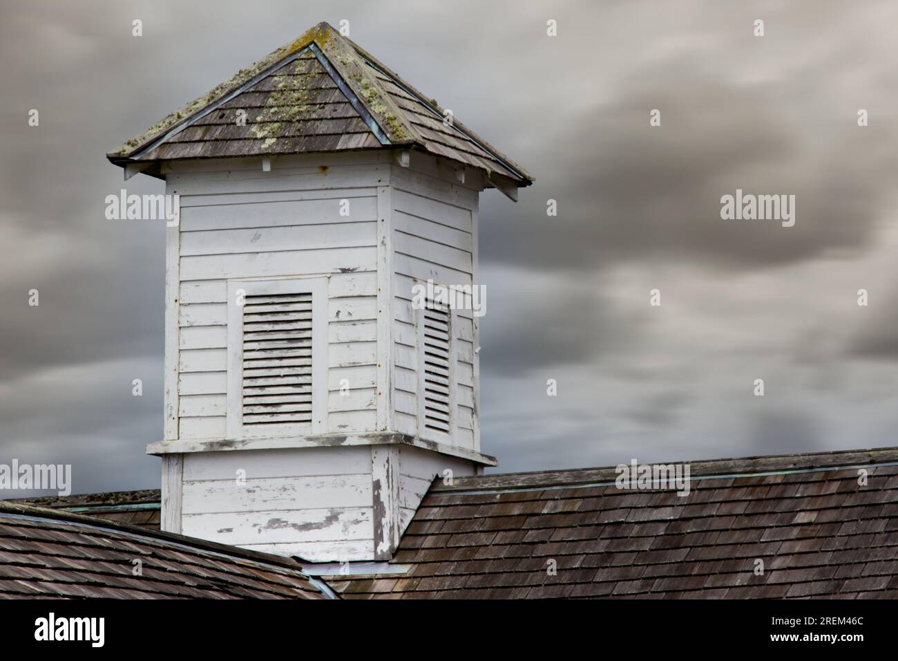 Die Kuppel liegt auf dem alten Milchgebäude in der historischen Pierce Point Ranch in Point Reyes Seashore, Kalifornien. Im nationalen Register. Stockfoto
