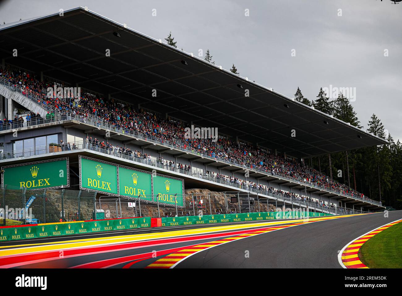 Haupttribüne während des belgischen GP, Spa-Francorchamps 27-30. Juli 2023 Formel-1-Weltmeisterschaft 2023. Stockfoto