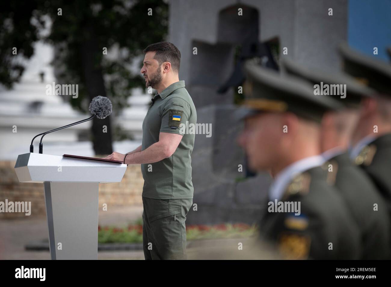 Kiew, Ukraine. 28. Juli 2023. Der ukrainische Präsident Wolodymyr Zelenskyy hält am 28. Juli 2023 in Kiew, Ukraine, während einer Feier anlässlich des Tages der ukrainischen Staatlichkeit am Mykhailivska-Platz eine Rede. Kredit: Pressestelle Des Ukrainischen Präsidenten/Ukrainischer Ratsvorsitz/Alamy Live News Stockfoto