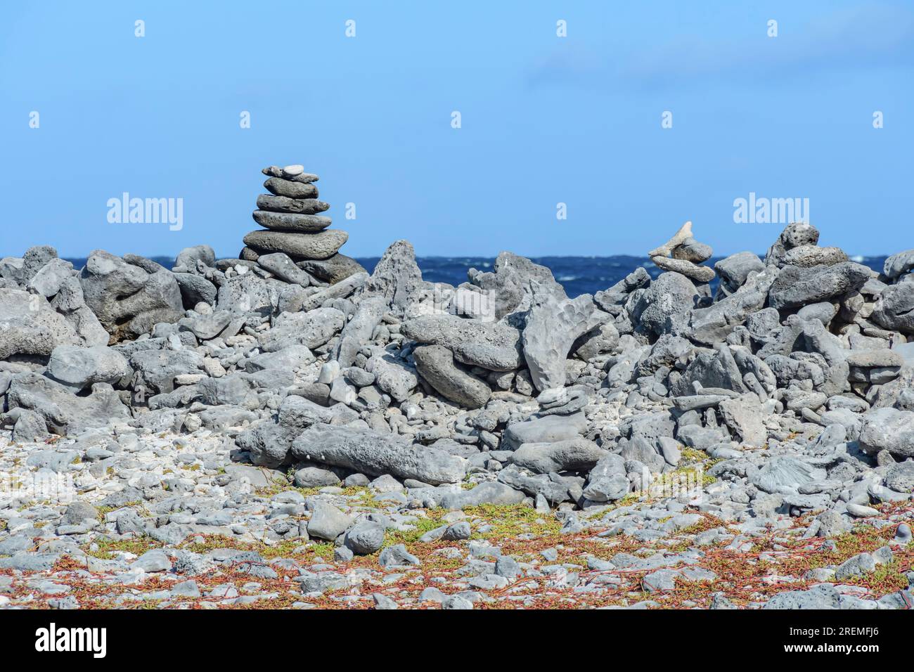 Rock Balancing, East Bonaire, Karibik Niederlande. Stockfoto
