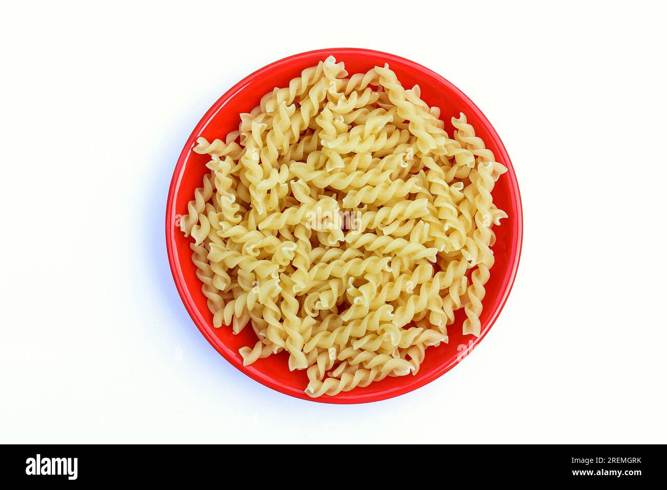 Fusilli Pasta auf einem Teller von oben Stockfoto