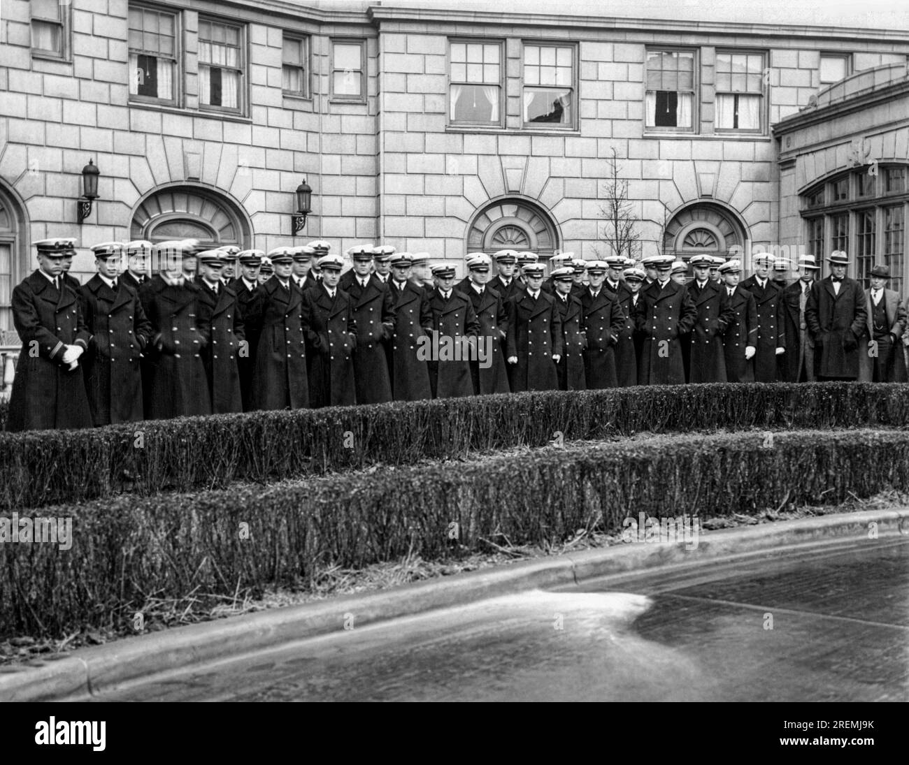 Chicago, Illinois: 27. November 1926 das Football-Team der Navy kam heute mit der Pennsylvania Railroad zu ihrem Fußballspiel an, bevor die Army-Mannschaft morgen auf dem Soldatenfeld stattfindet. Stockfoto