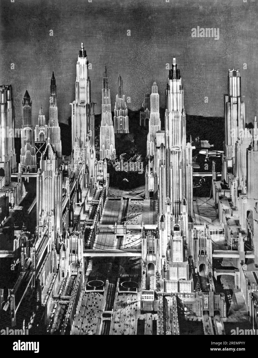 New York, New York: 1930. Ein Blick auf eine futuristische Stadt im Jahr 1980 in einem Standbild aus dem Science-Fantasy-Film „Just Imagine“ unter der Regie von David Butler. Stockfoto