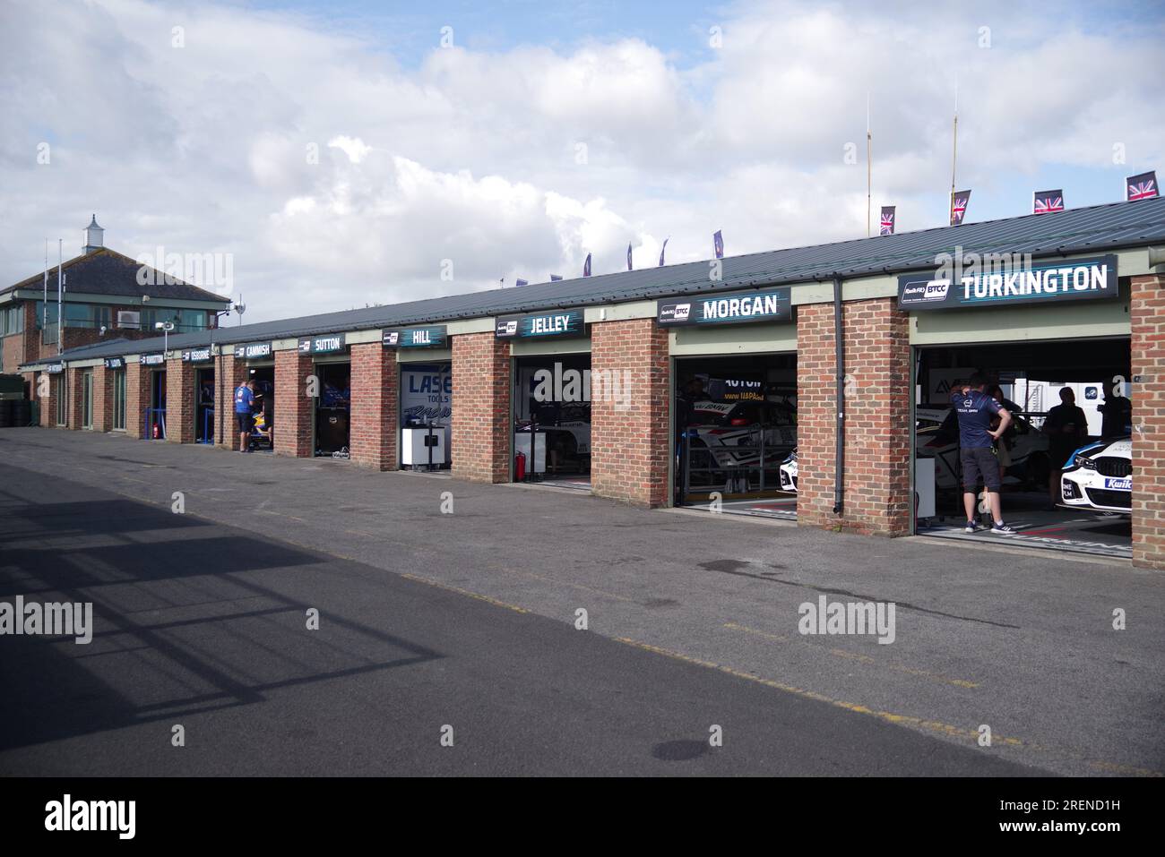 Dalton on Tees, 29. Juli 2023. Die Boxengasse am Croft Circuit vor Beginn des Meetings. Kredit: Colin Edwards/Alamy Live News Stockfoto