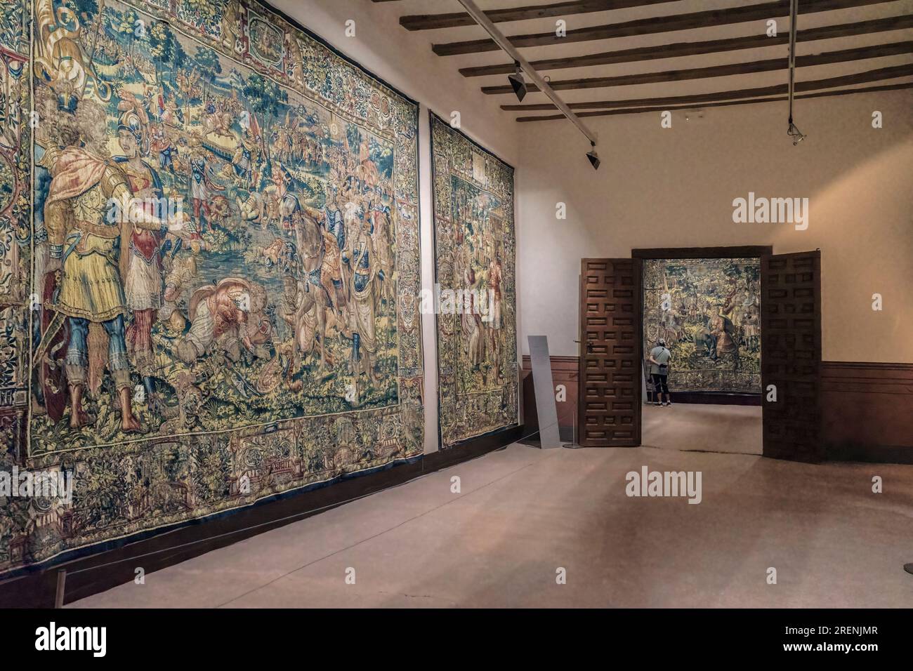 Die Santa María Stiftung restauriert Wandteppiche aus dem Diözesanmuseum von Albarracín, dem Bischofspalast des 18. Jahrhunderts, Teruel, Aragon, Spanien. Stockfoto