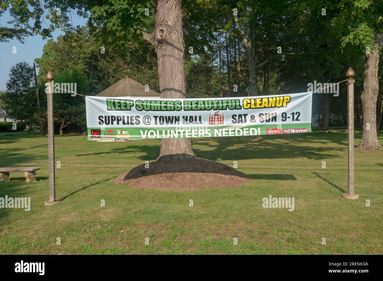 Ein Schild in Somers New York, auf der Suche nach Freiwilligen für eine Säuberung. In Westchester, NY Stockfoto