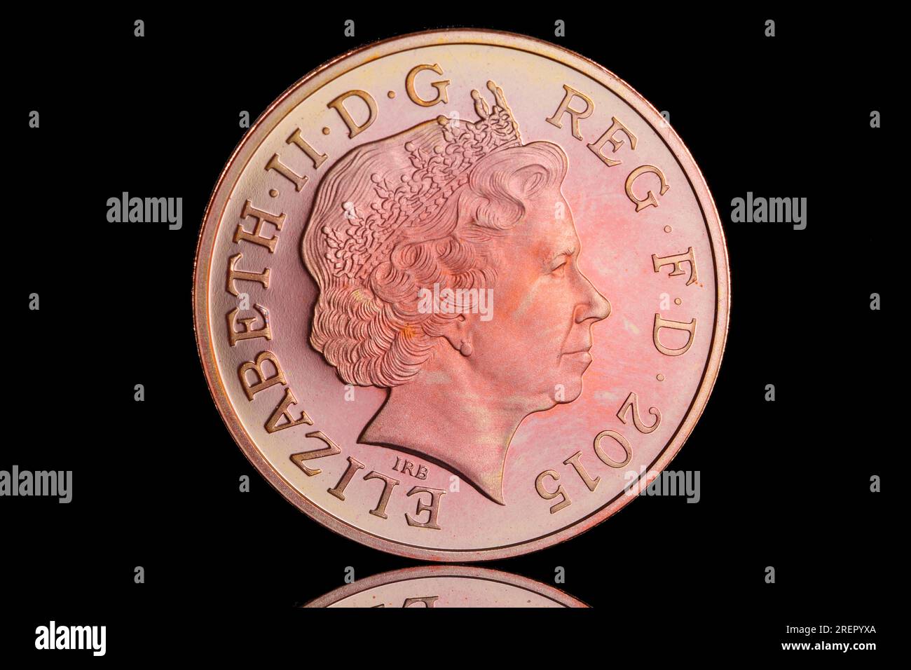 2015 2-Pence-Münzträger mit dem 4.-Münzporträt von Königin Elizabeth II. Von Ian Rank Broadley Stockfoto