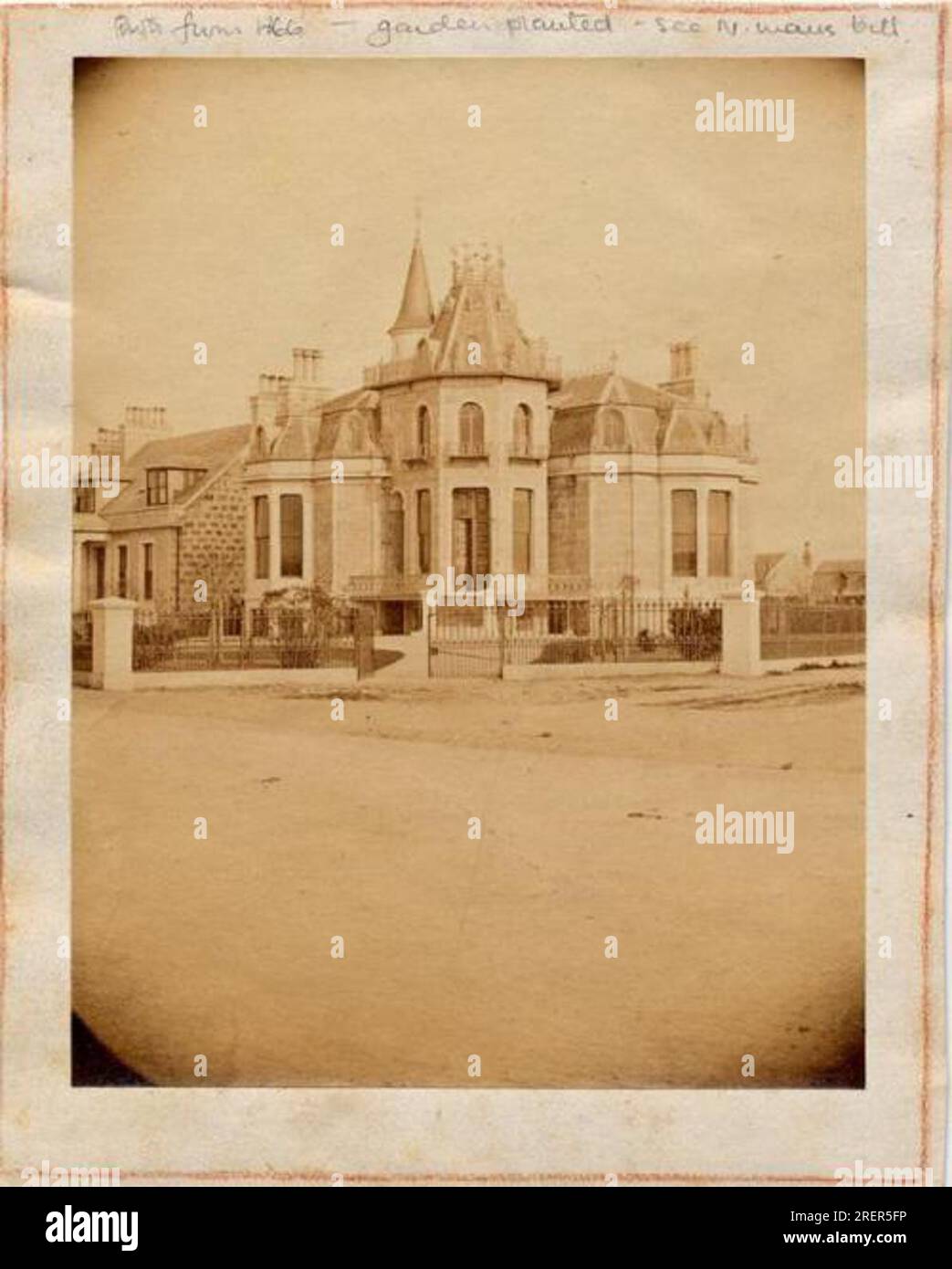 George Washington Wilson's Home at Queen's Cross - George Washington Wilson 1866 von George Washington Wilson Stockfoto