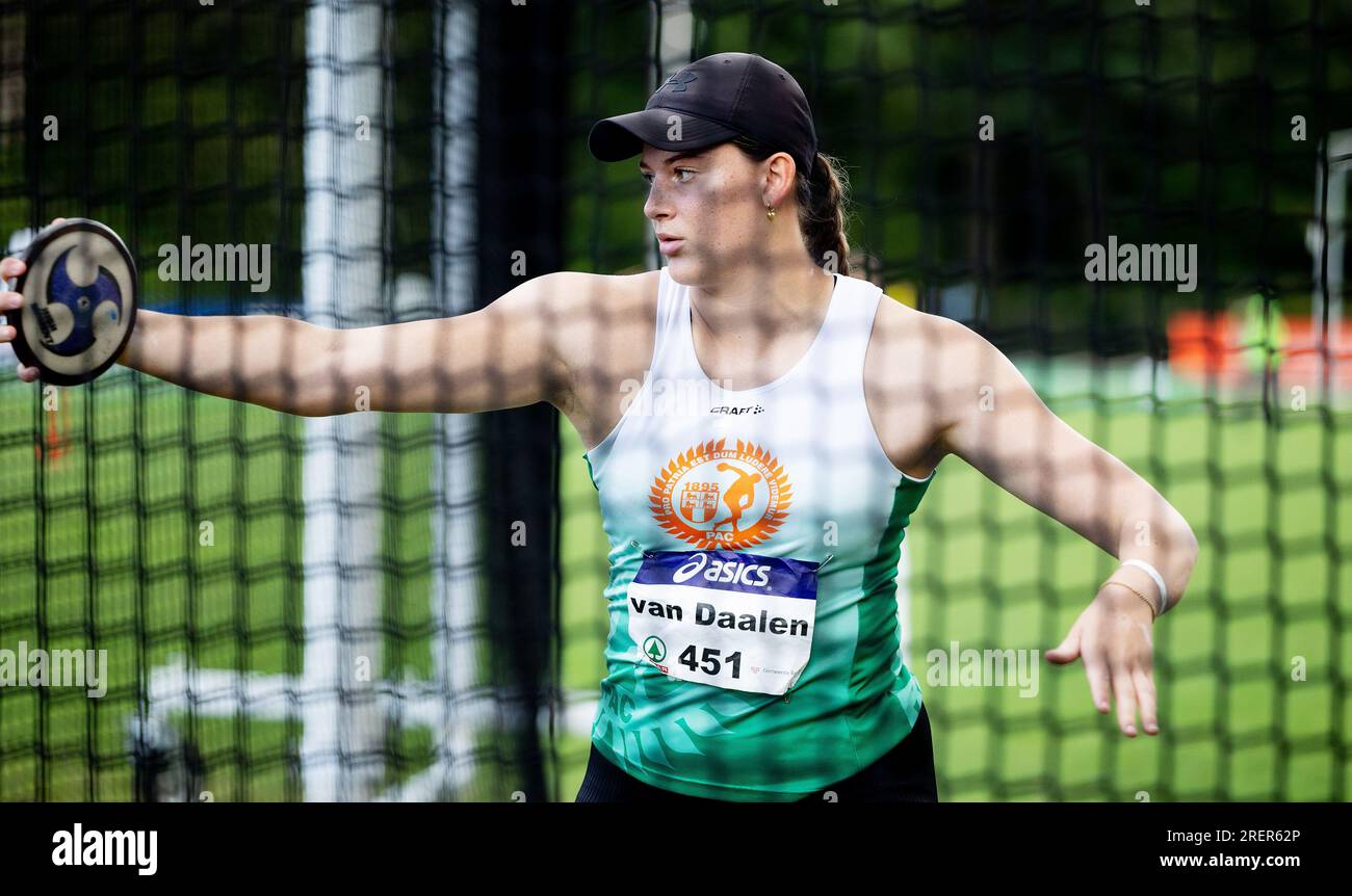 BREDA - Alida van Daalen während des Diskuswurf-Finales am zweiten Tag der niederländischen Leichtathletik-Meisterschaft auf der AV Sprint-Strecke. ANP IRIS VANDEN BROEK Stockfoto