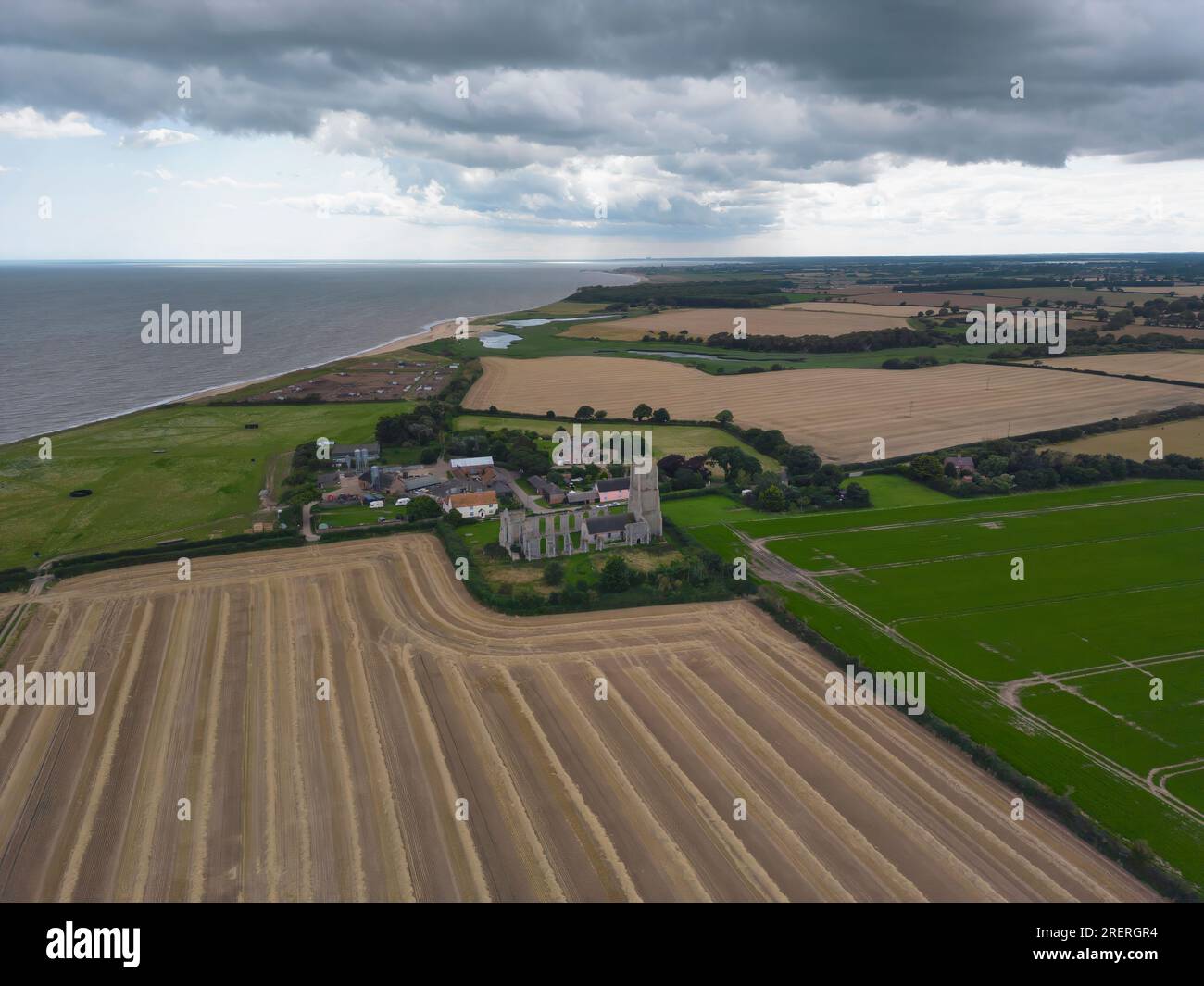 Die St. Peters Church in Covehithe, Suffolk, Großbritannien, aus der Vogelperspektive Stockfoto