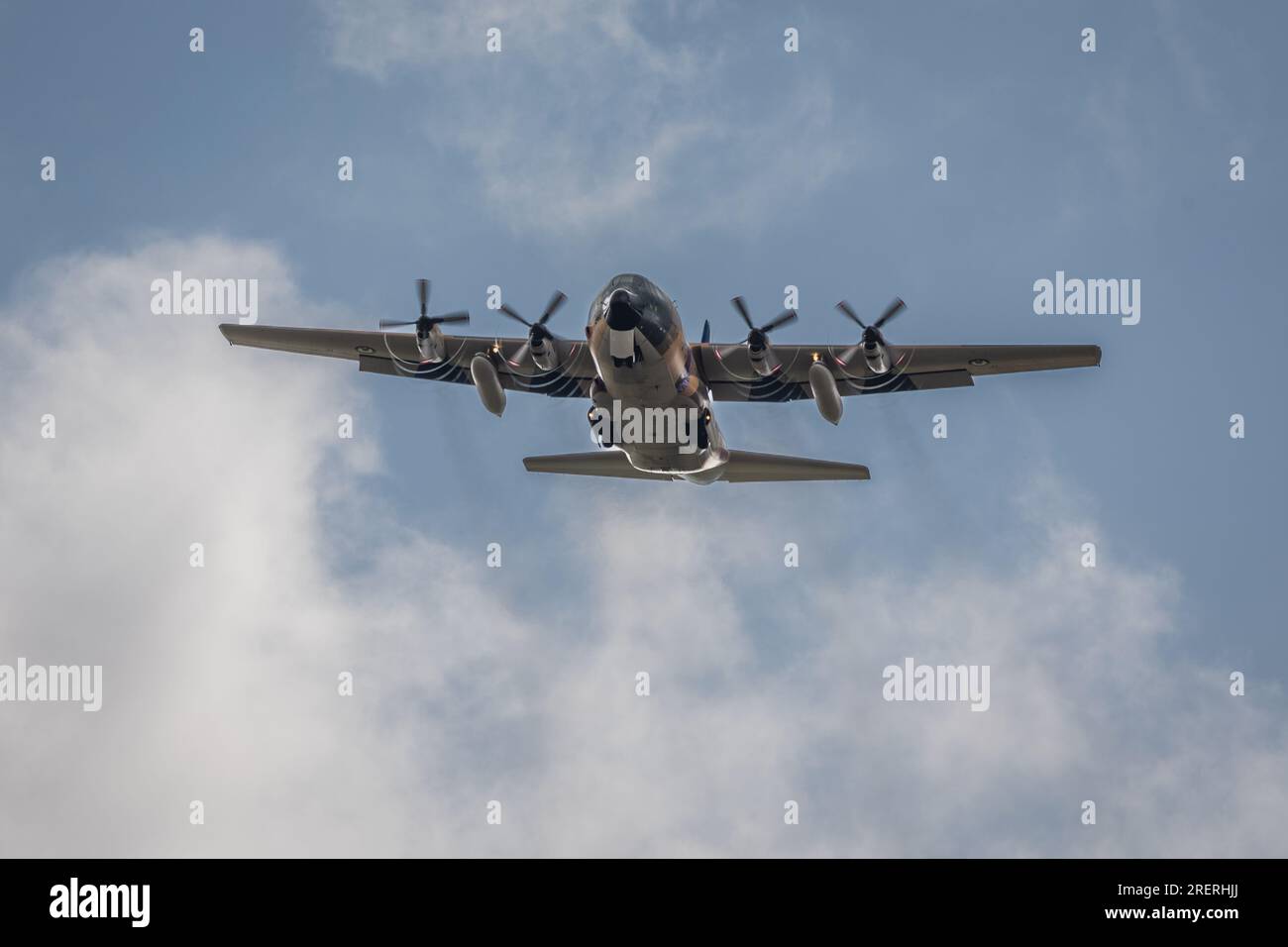 Royal Jordanian Air Force - Lockheed C-130H Hercules, Ankunft in RAF Fairford für das Royal International Air Tattoo 2023. Stockfoto