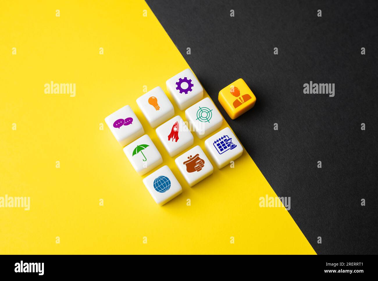 Business-Tools und -Einrichtungen. Steigern Sie die Produktivität, verbessern Sie die Entscheidungsfindung. Softwareanwendungen und Technologieplattformen, die Prozesse automatisieren, Stockfoto