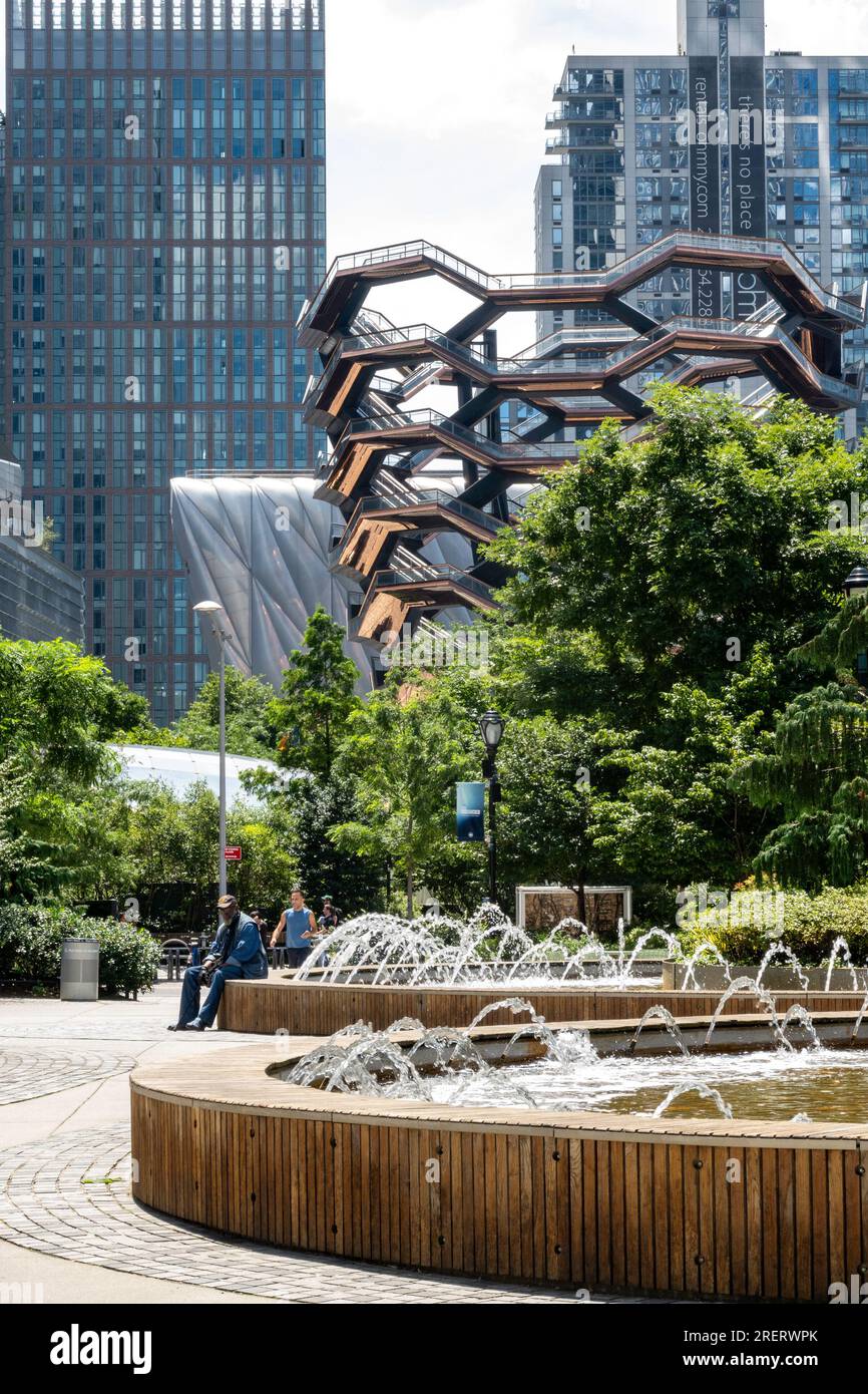 Der Bella Abzug Park befindet sich in Hudson Yards auf der Westseite von Manhattan, New York City, USA, 2023 Stockfoto
