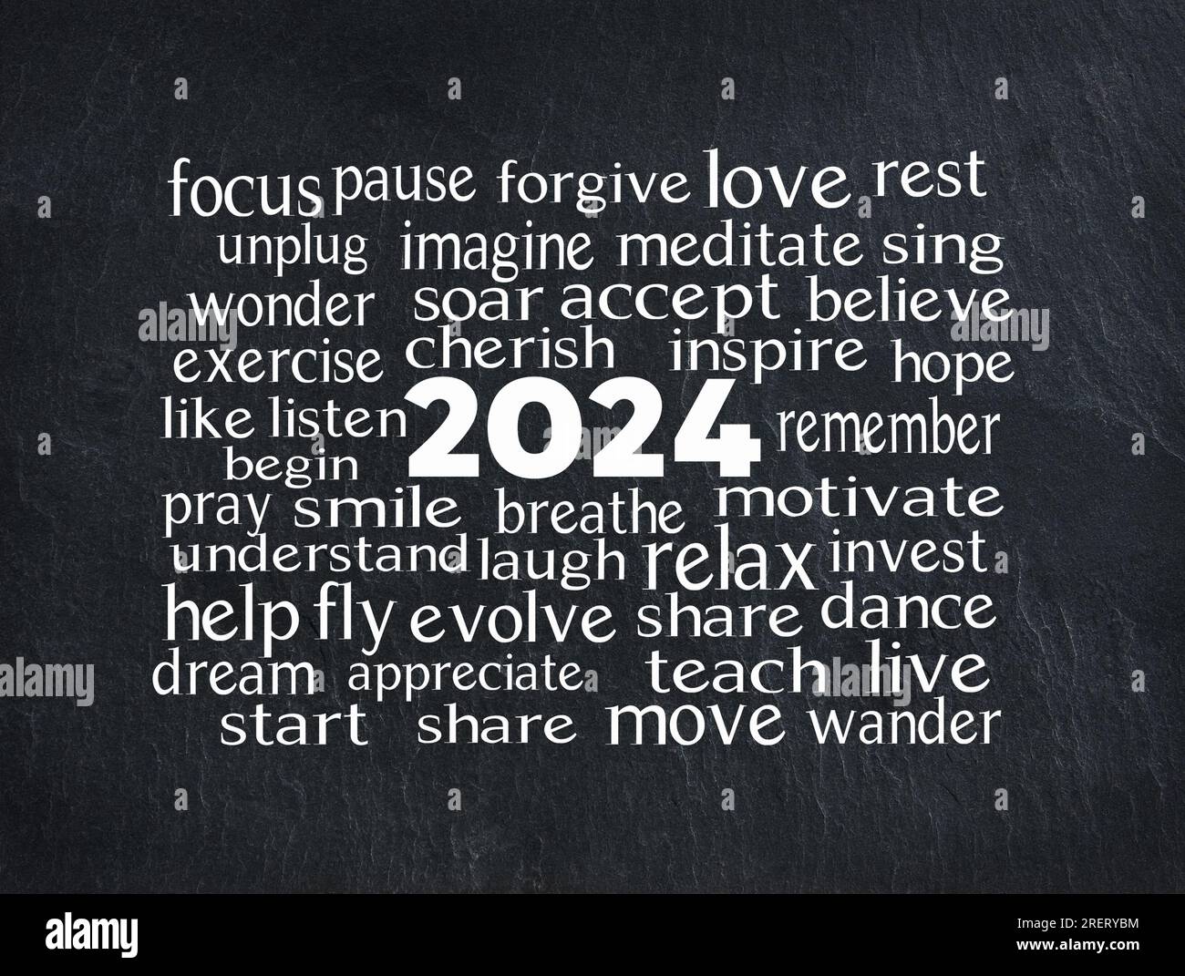 Wörterwolke Neujahr 2024 mit weißem Text auf schwarzem Schieferhintergrund Stockfoto