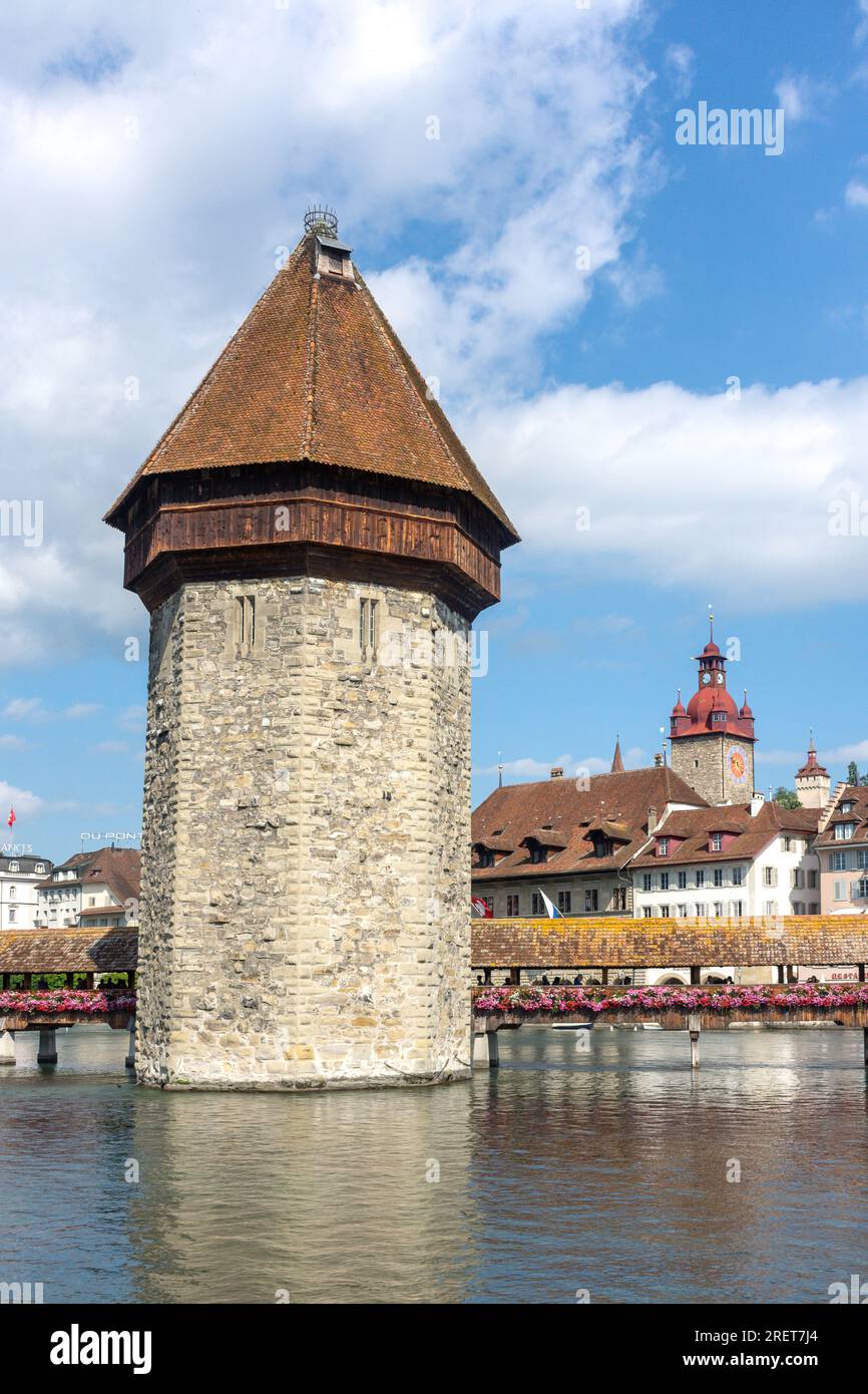 Kapellbrücke und Wasserturm, Luzern, Schweiz Stockfoto