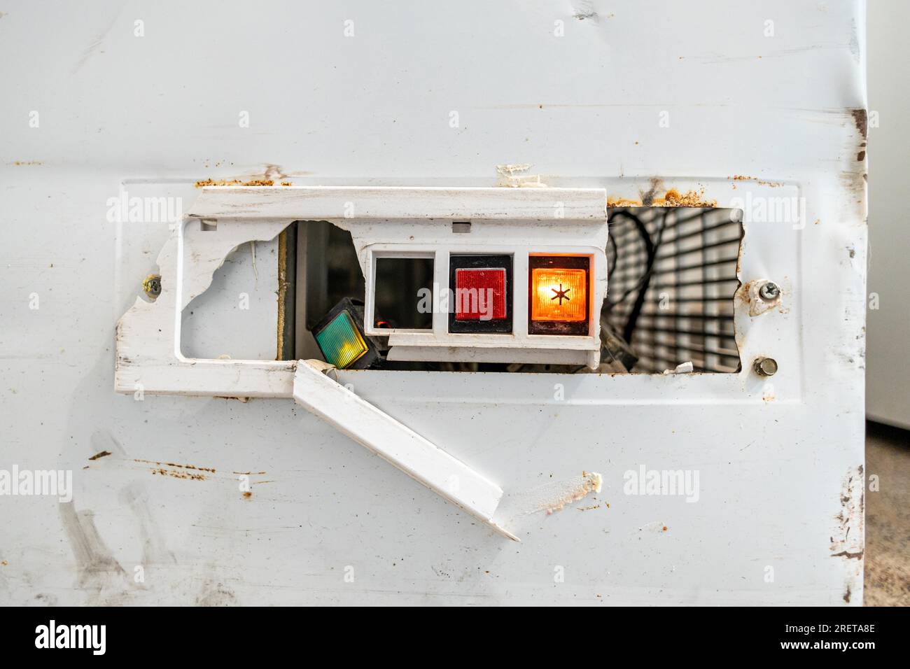 Defekte elektrische Ausrüstung Unfallgefahr: Stromschlag Stockfoto Defekte elektrische Ausrüstung Unfallgefahr: Stromschlag Stockfoto