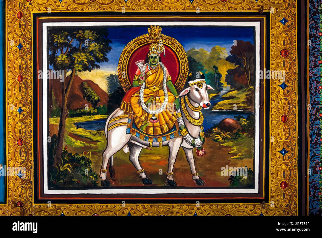 Göttin Devi sitzt auf Kamadhenu-Kuh, Gemälde an der Tempeldecke im Iraniyur bei Karaikudi, Tamil Nadu, Südindien, Indien, Asien Stockfoto