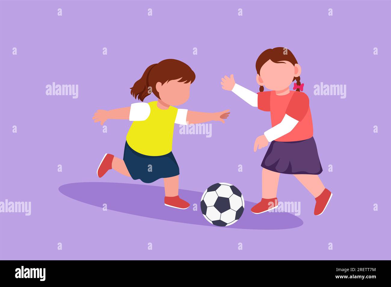 Eine Figur, die kleine Mädchen beim Fußball malt. Zwei glückliche Kinder, die auf dem Schulspielplatz Sport treiben. Lächelnde Kinder kicken Ball für Foo Stockfoto