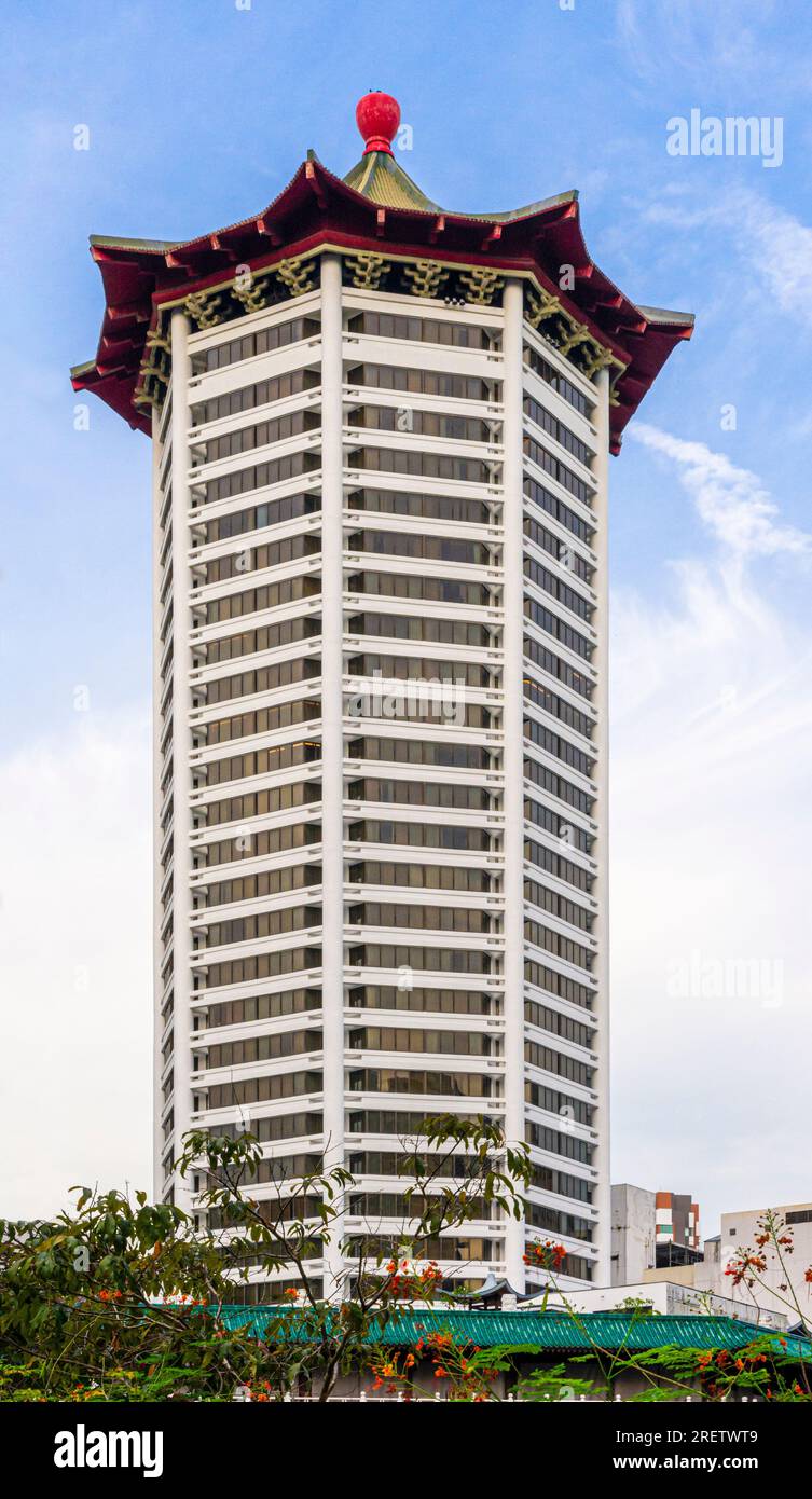 33-stöckiger pagodenartiger Turm von Tang Plaza, entlang der Orchard Rd, Singapur Stockfoto