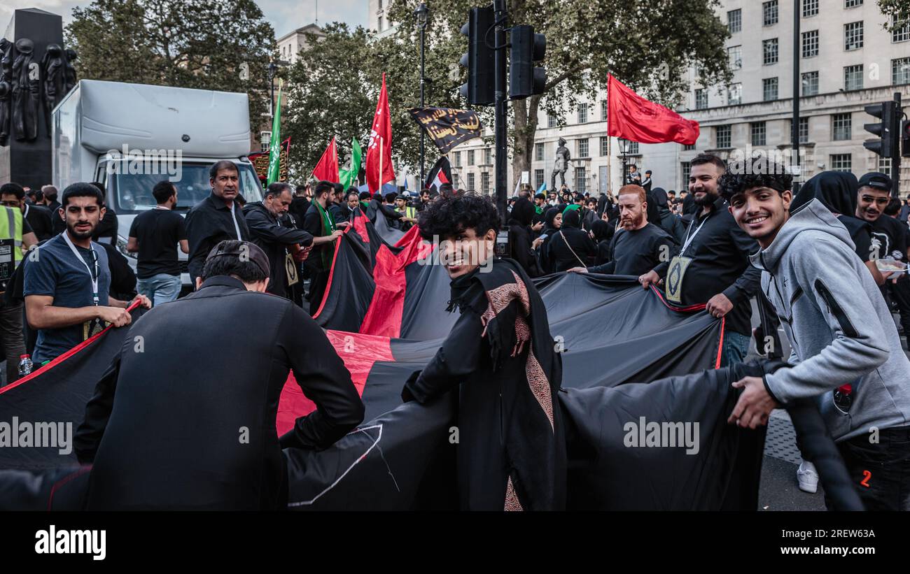 Schiitische Moslems und Menschen anderer Glaubensrichtungen halten in den ersten zehn Tagen Muharrams Trauerrituale ab, um Imam Hossein und seinem 72. Gefährten zu gedenken. Stockfoto