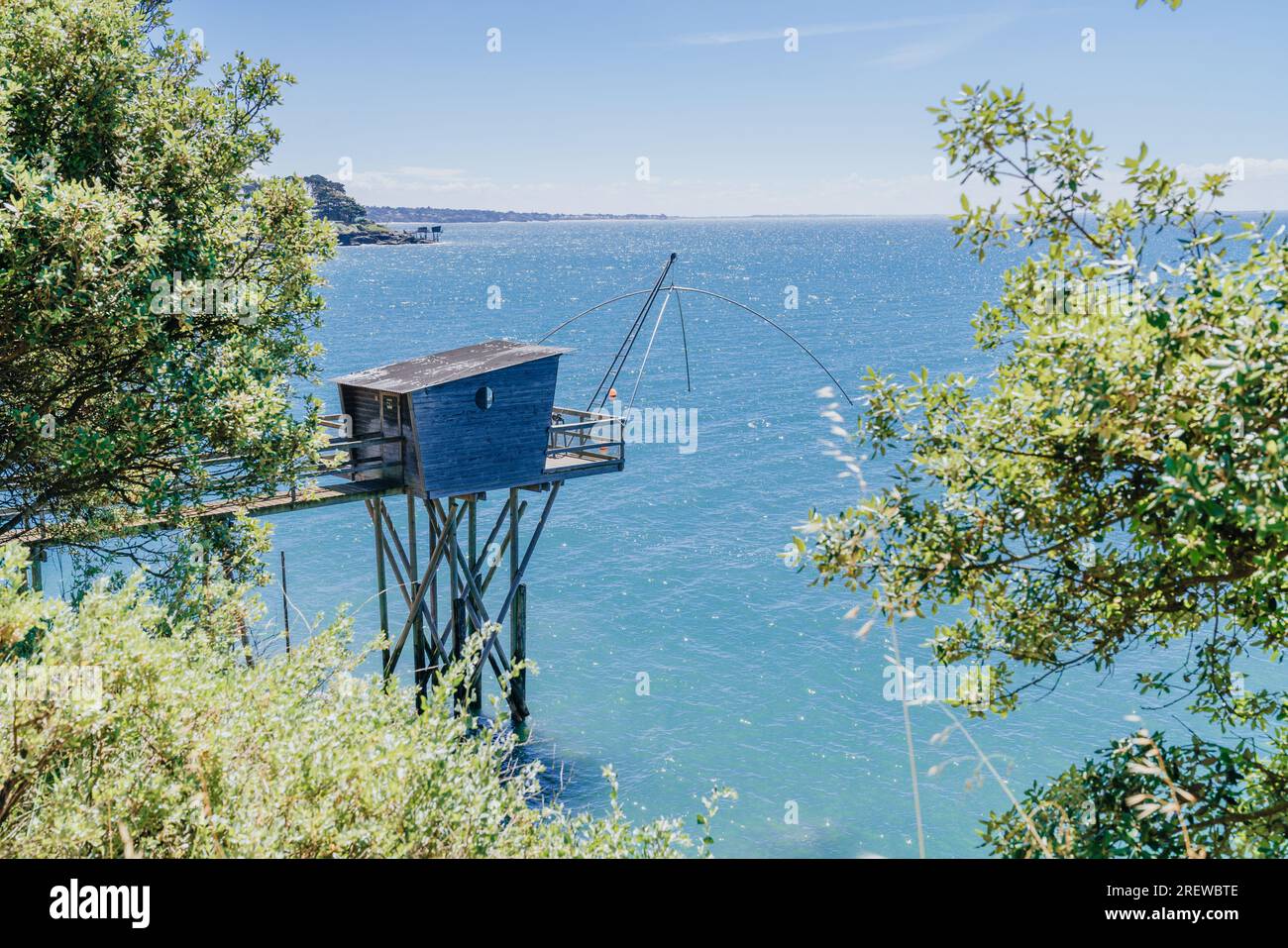 Traditionelle Fischereihütte au carrelet am Atlantik in Pornic, Frankreich Stockfoto